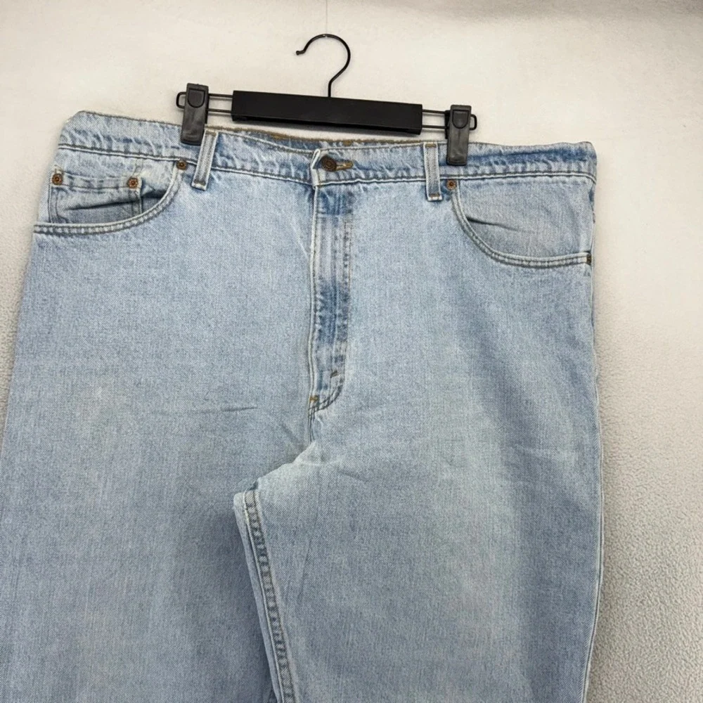 Vintage Levis jeans men's 42x30 Fits 39x29 Blue Light Wash 550 Relaxed Taper USA
